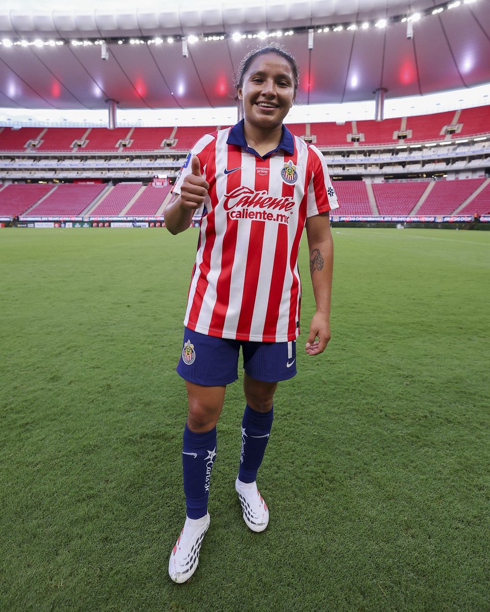 ChivasFemenil's tweet photo. ¡Bienvenida, Natalia! 👏

Que sea el primero de muchos defendiendo los colores más bonitos del país 🇲🇽🐐 https://t.co/GfAnxzT4TK