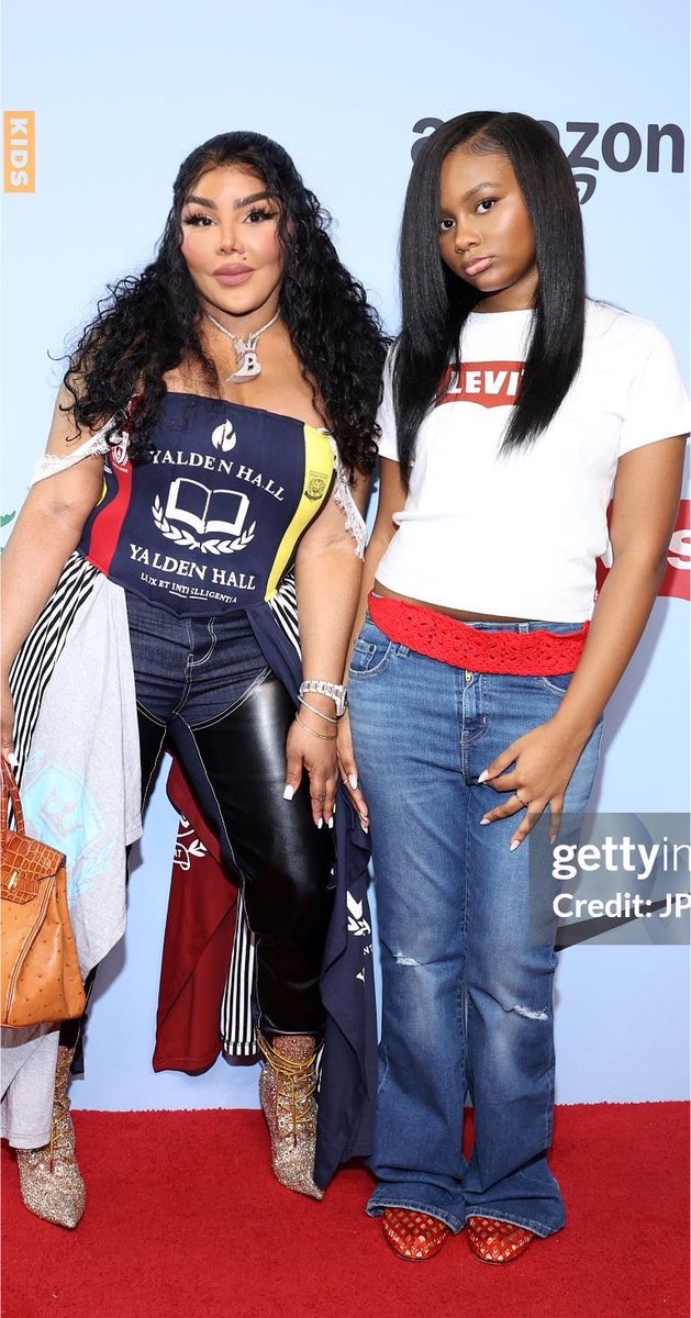 SiouxDoll's tweet photo. #LeaveLilKimAlone how this world treats thee fashion AND rap icon Lil’ Kim is beyond me. She’s happy, living her best life. Always knocking  successful, black woman down. We love you Lil Kim💕 https://t.co/iLFBUG6hPU