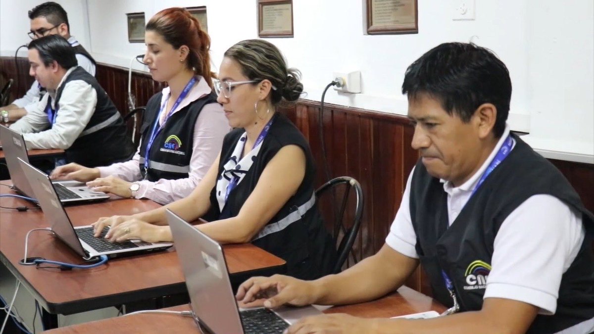 CNE_LosRios's tweet photo. 💻🗳️ La #InscripciónCandidaturasEc se realizará mediante el sistema informático habilitado para este fin, disponible hasta las 18h00 del lunes 17 de agosto de 2026, conforme al calendario electoral aprobado. ✅ 

#Elecciones2027Ec https://t.co/hyLzya1atB