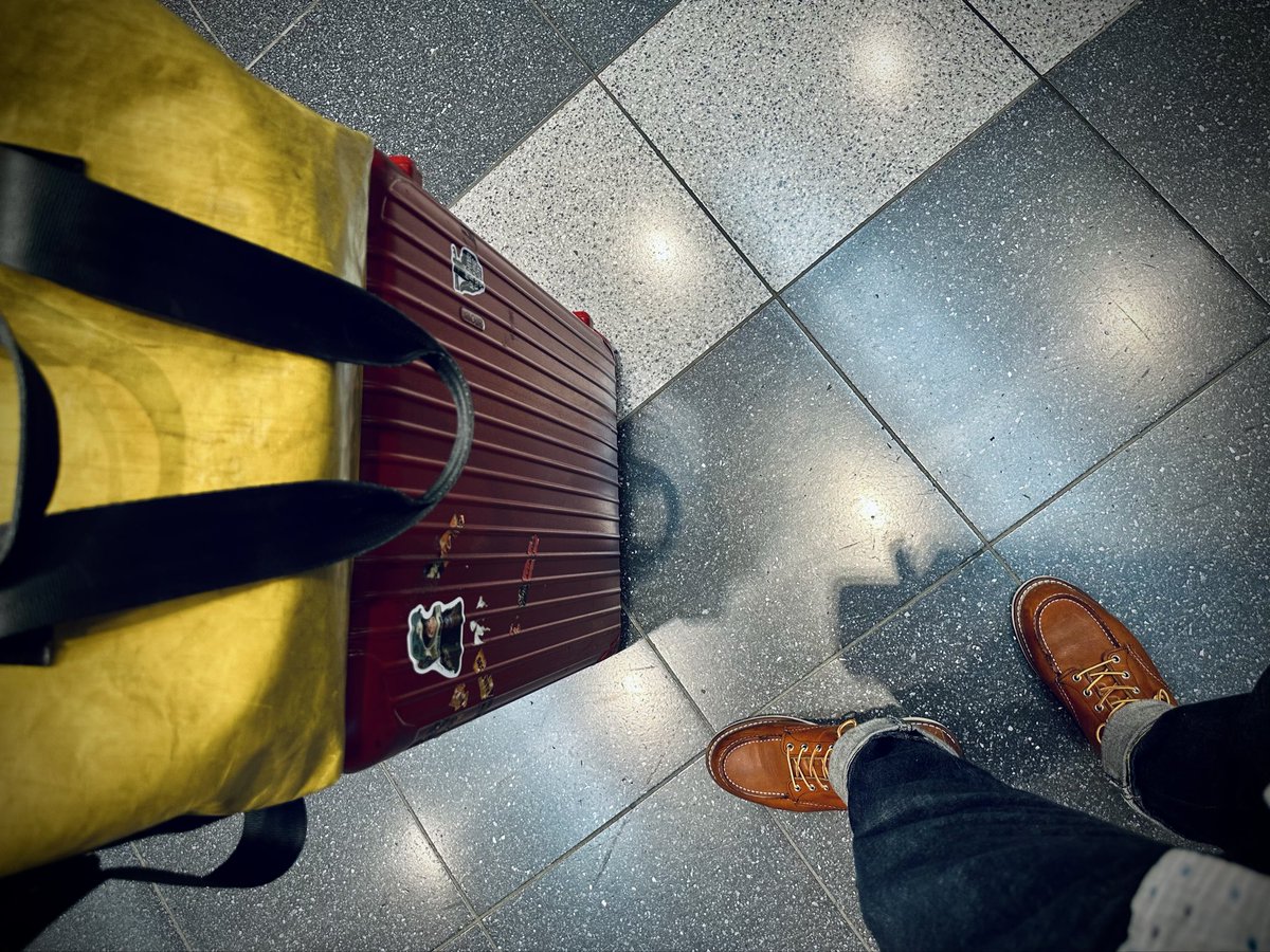 Flying_Blackpig's tweet photo. 今朝は午前5時起き。
羽田空港から安芸国へ。

いよいよ今週、
メインシアターの撮影がクランクイン‼️
最初のオファーから10年。
ようやく迎えたこの日。

一本一本の映像に想いを込めて
撮影してきます。

足元は、いつものRED WING 875。

さあ、行ってきます🤗 https://t.co/c9WIgGETCv