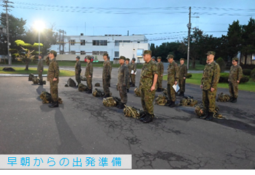 NA_1AAB_PR's tweet photo. #第１高射特科団本部(団長 青木将補)は、基礎体力の向上及び「団結・規律・士気」の強化を目的に２０Km行進訓練を実施しました。途中から雨が降りしきる中、１５名全員が任務を達成しました。我ら#１高団は、引き続き訓練に邁進します！
#東千歳駐屯地 ＃団結 ＃規律 ＃士気 https://t.co/miW8X8Qmjt