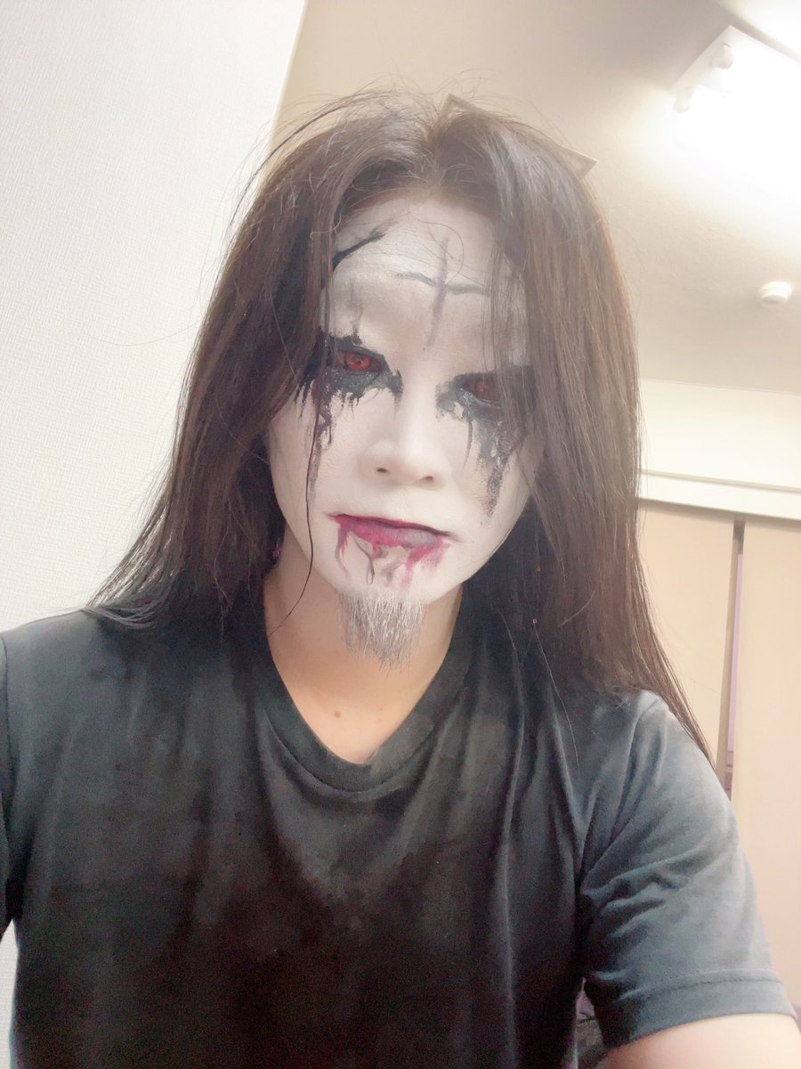 Sho_bastard_2nd's tweet photo. 昨日は本八幡Route14にて、ゾンビロリータありがとうございました！

約2年ぶり？くらいで、リハも一回だけで、団長と合わせるのも当日のリハだけでしたが体が覚えてたって感じで気持ちよくやれましたー！

自撮りの習慣がすっかり抜けてたので、ライブ終演後の写真をドゾ https://t.co/2zgfjIoirf