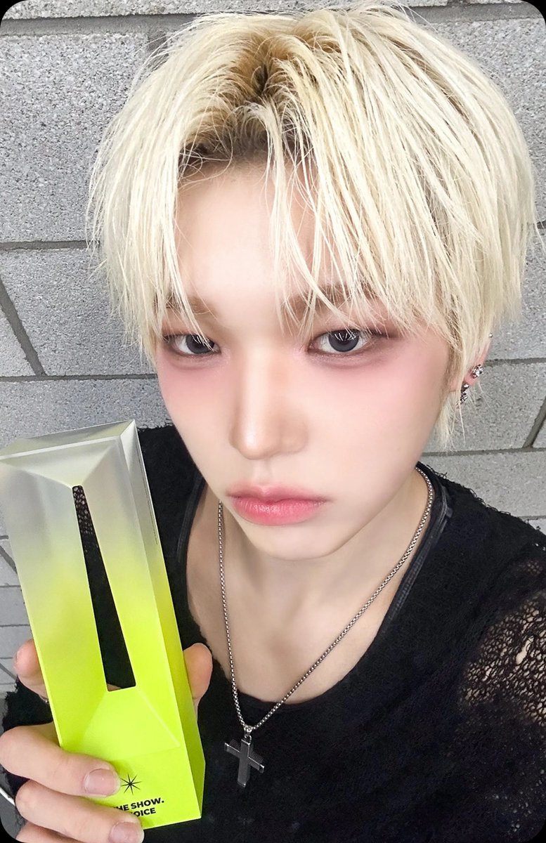 LxxME__'s tweet photo. 너무 이뿌니야🫳🫳🫳 https://t.co/HAI678b3uI