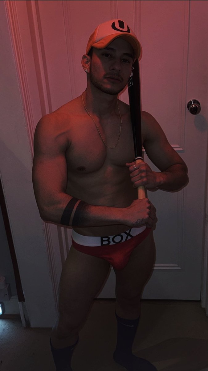 PrincePolo29's tweet photo. You wanna play? I'll put the bat in.
Quieres jugar? Yo pongo el bate. 😏😈
#sexy #sexybeisbol #hot #bluepage #let'splay #comeover https://t.co/eyU1NQ03sB