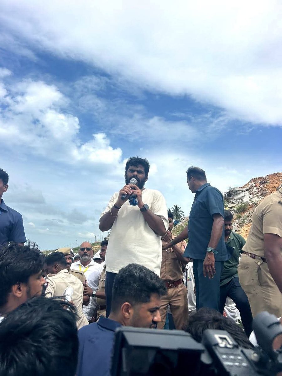Sreejith298's tweet photo. இன்று கன்னியாகுமரி மாவட்டத்தில் வீ தி லீடர்ஸ் சார்பாக நடைபெற்ற அண்ணாமலை அவர்கள் கலந்துகொண்ட கடற்கரை தூய்மை படுத்தும் நிகழ்வு. https://t.co/bGOyVPkLxZ