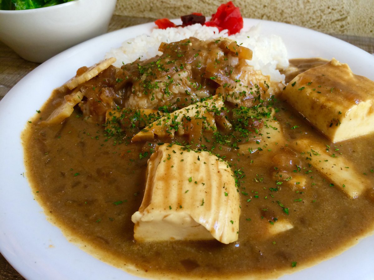 crydderi's tweet photo. 8/3（mon）【カフェ部よりお知らせです】
今日の日替りランチは「チキンと野菜のクリーム煮のプレート」
カレーは「ふわふわ豆腐と筍のカレー」
ケーキは「ミックスベリーのチーズケーキ/チョコとバナナのシフォンケーキ」です。
（lunch time 11：30～14:00）

#クーデリーカフェ 
#空堀雑貨カフェ https://t.co/qOUiuQvq2F