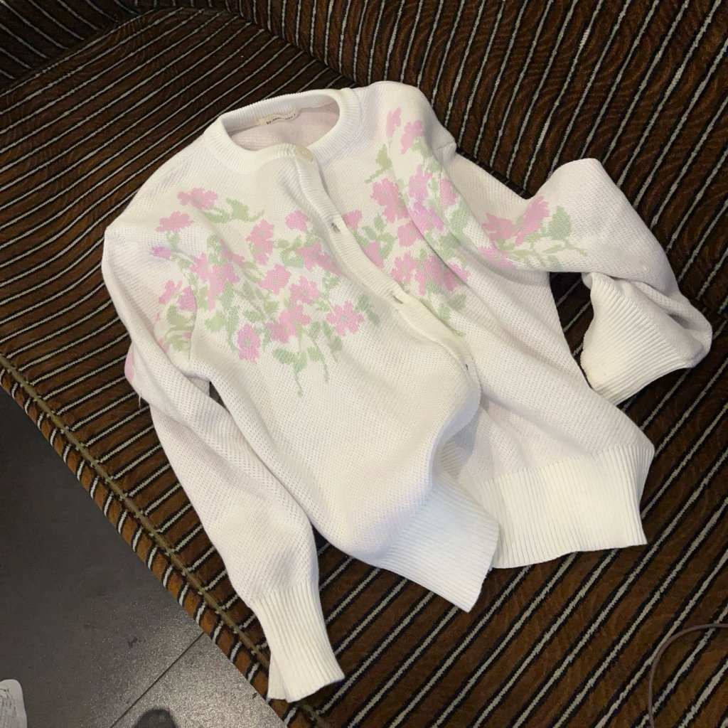 veinsclover's tweet photo. Kalau suka outfit ala Korean casual, cardigan ini wajib masuk wishlist! 🫶

✔ Worth it buat dipakai sehari-hari 
✔Cocok buat yang lagi cari kualitas dengan budget hemat

https://t.co/3yhTKydFqg https://t.co/CBABxKalYC