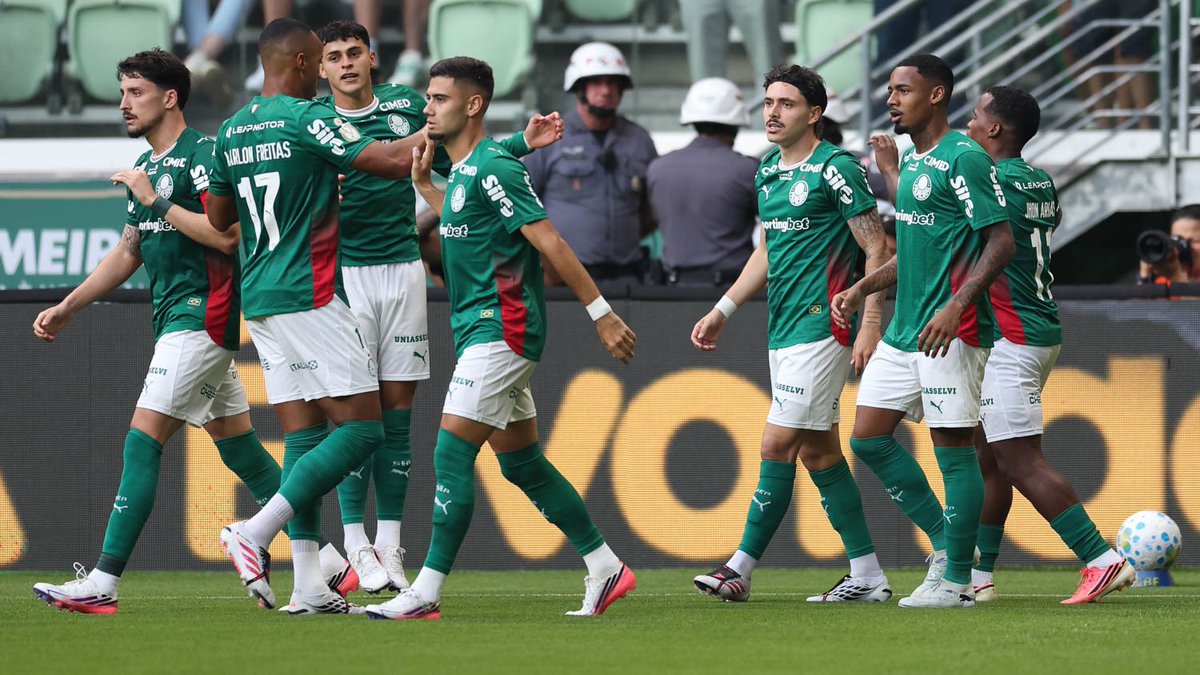 Onzetitularess's tweet photo. Quem segura esse Palmeiras?

- Líder do Brasileirão com 8 pontos de vantagem

- Classificação para as quartas de final da Copa do Brasil encaminhada

- Favorito na sua chave na Libertadores

Se deixarem, vão ganhar TUDO. https://t.co/FIsYJLm5sN