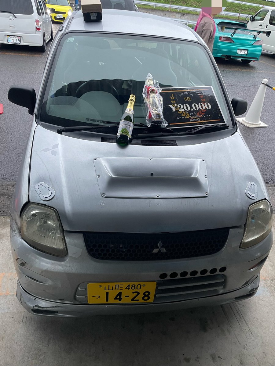 hosoda2nd1's tweet photo. “変なヤツほど、おもしろい”

リンクサーキットの夏の風物詩、NK7に参戦しました。

速いぞミニカ！カッコいいぞミニカ！
みんなで力を合わせ5位入賞でした。

涼しくてよかったね☂️

”おまえ、目立ってるよ。“ https://t.co/1Pw85Zlf0x