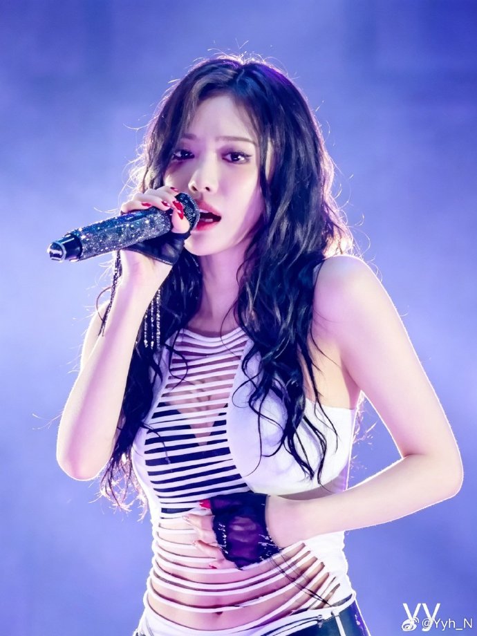 yizhuodaily's tweet photo. she looks so good please https://t.co/yHQ46V1nKT