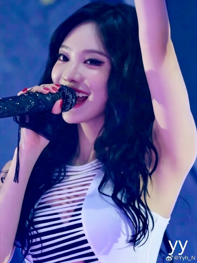 yizhuodaily's tweet photo. she looks so good please https://t.co/yHQ46V1nKT
