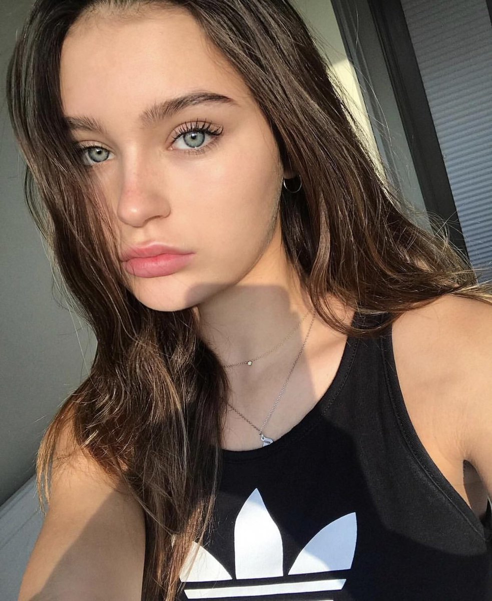 BrandaBasco's tweet photo. I didn't think of us in a relationship at first, because i already was in one, and she was aswell, but we both were dumped with our partners around the same time. https://t.co/KxbMIvfSQ0