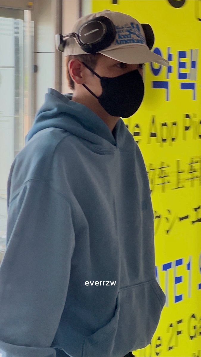 everrzw's tweet photo. 260803 GMP 출국🩵
#태용 #taeyong https://t.co/Zny2FGKpSb