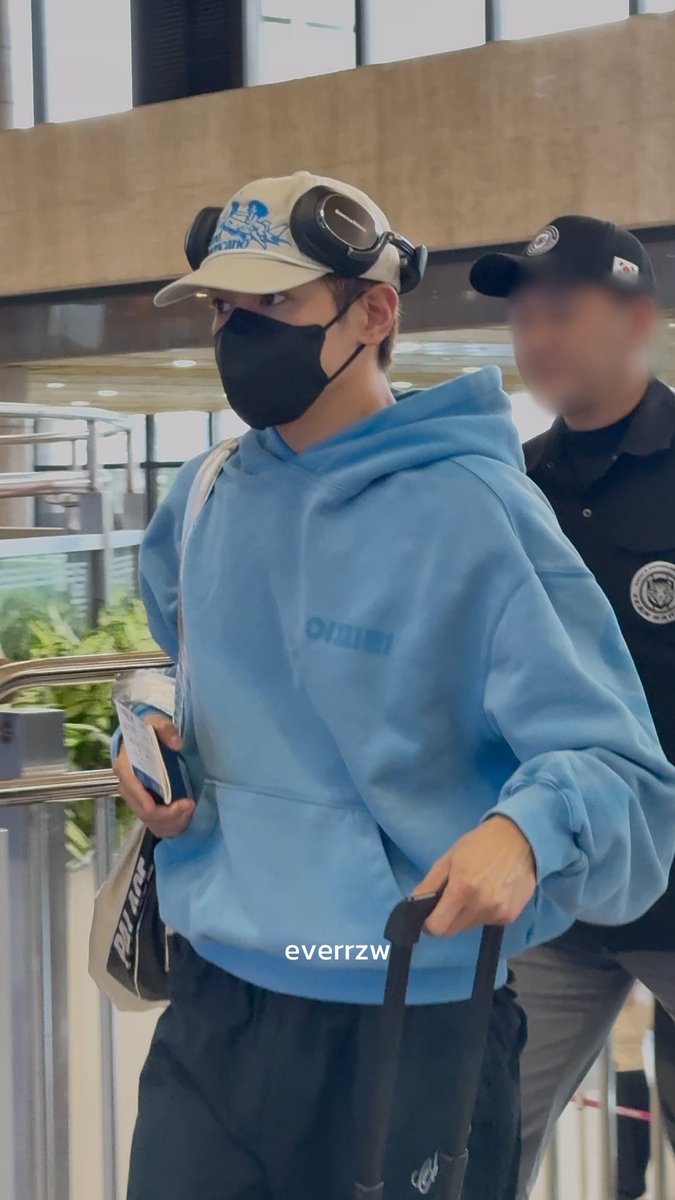 everrzw's tweet photo. 260803 GMP 출국🩵
#태용 #taeyong https://t.co/Zny2FGKpSb