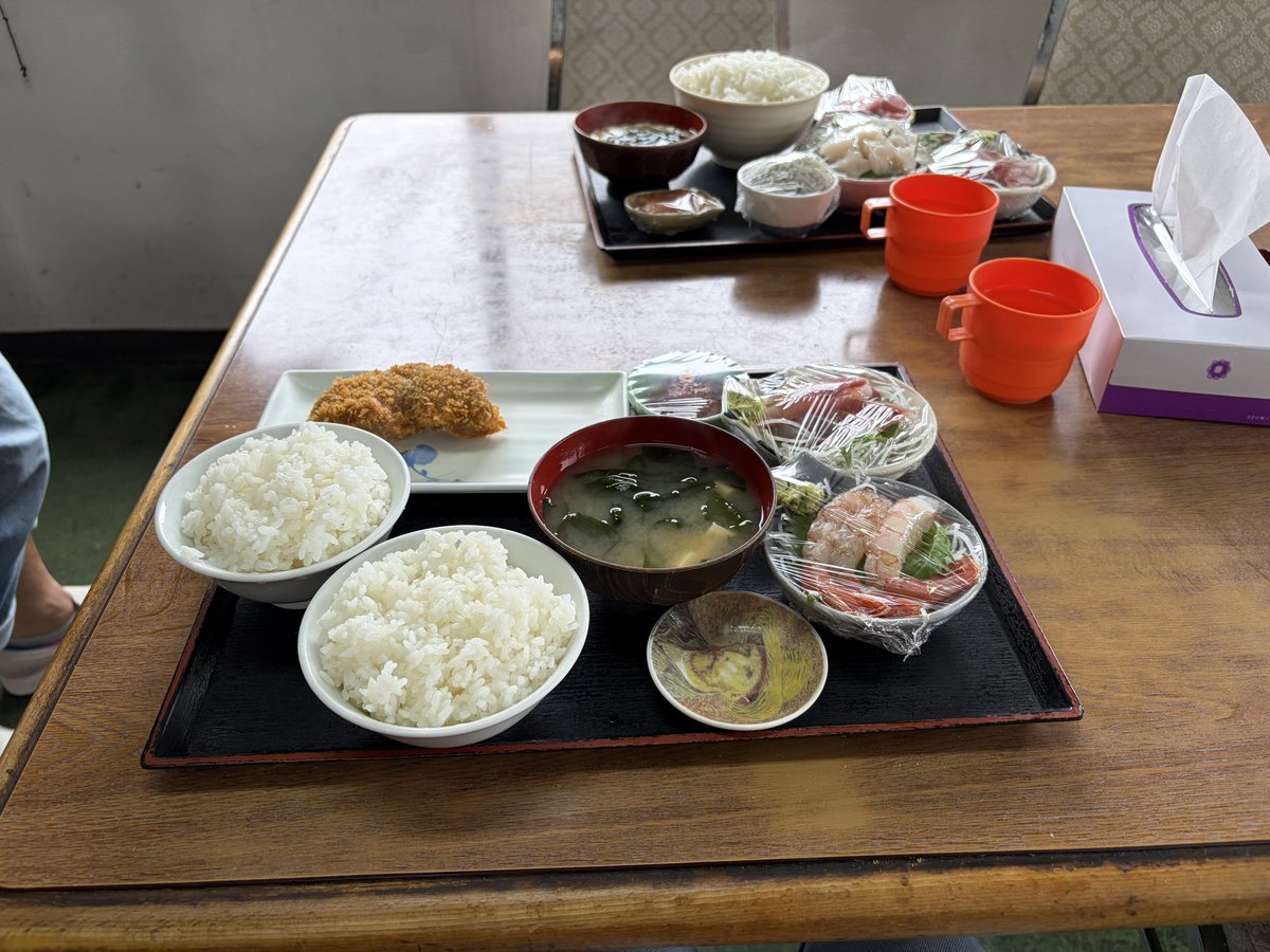 Ryle_09's tweet photo. 地元にも美味しいお魚が食べれるところがあった( ˇωˇ ) https://t.co/UuLRcg7kZi