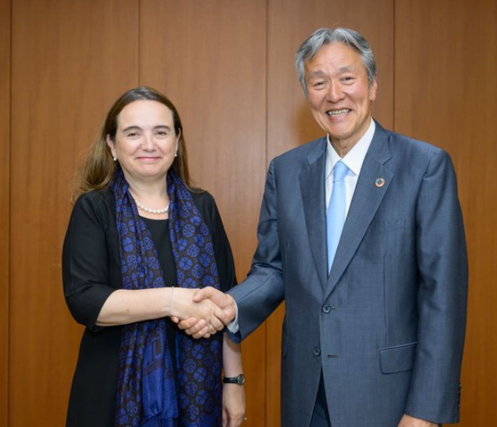 keidanren's tweet photo. 【ネイチャーポジティブの推進に向けて🌎】
 
 #経団連 自然保護協議会の西澤敬二会長は7月13日、国際自然保護連合（IUCN）のグレーテル・アギラー事務局長と懇談し、OECM （国立公園などの保護地域以外で生物多様性の保全に資する地域）共同プロジェクトやネイチャーポジティブの推進について意見交換しました。

アギラー事務局長からは、以下のコメントがありました。
✅経団連および日本企業がネイチャーポジティブの推進に果たしてきた役割を高く評価
✅生物多様性条約第17回締約国会議（CBD・COP17）やその先を見据え、OECMや企業連携に関する日本の経験を世界に発信してほしい

西澤会長からは、日本のOECMや里山の考え方の意義を世界に理解してもらうため、IUCNと連携して国際発信を強化していきたいと述べました。