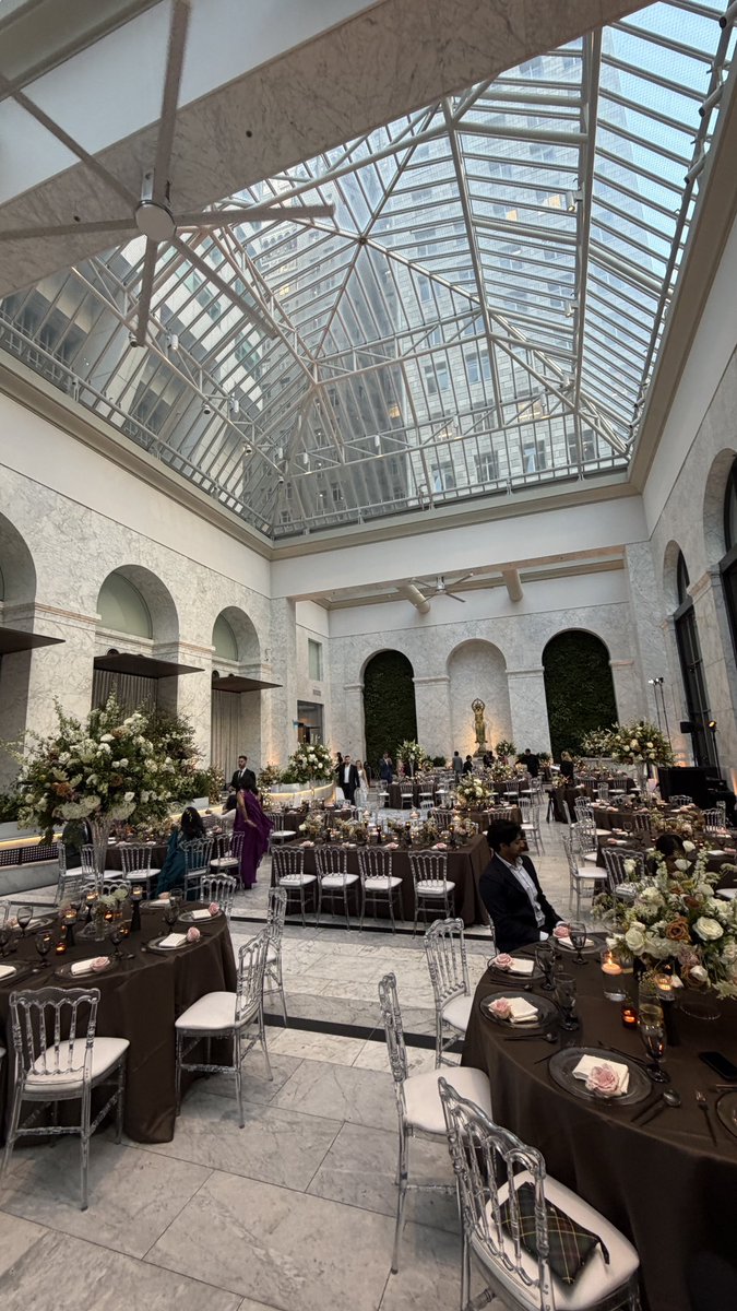RiscoKerm's tweet photo. This is probably the most expensive wedding I’ve ever been to https://t.co/zD5L8RZscs