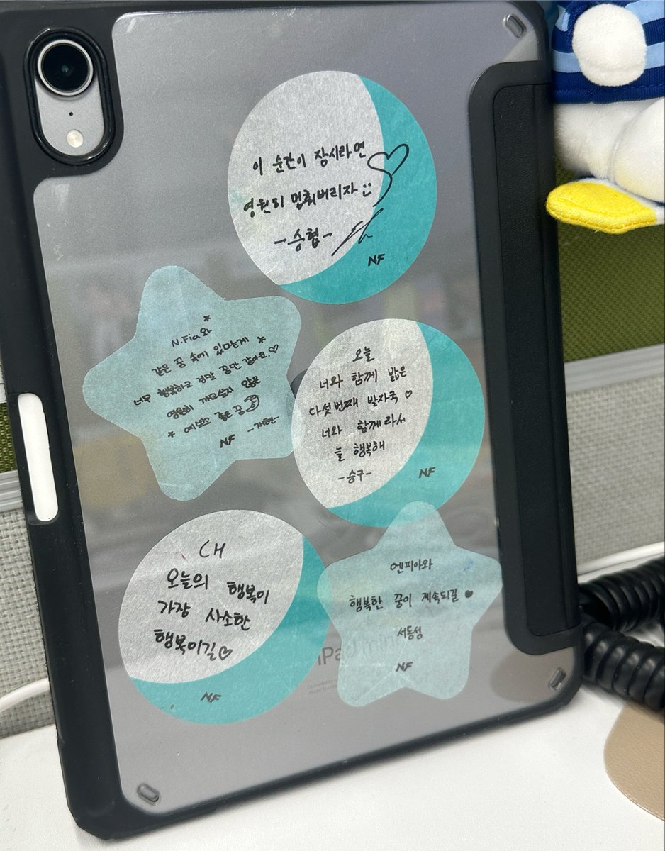 BlueMoments_NF's tweet photo. 패드에 컨페티 넣기〰️〰️ https://t.co/pO9vw78ln3