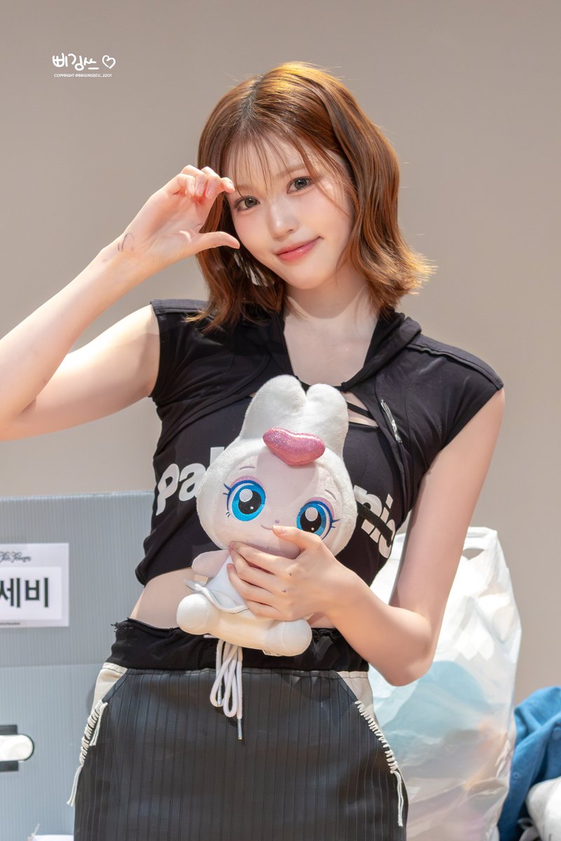 bbigingseu_2201's tweet photo. 260628 

#정세비 #JEONGSAEBI #이즈나 #izna https://t.co/JqUcqMKYq3