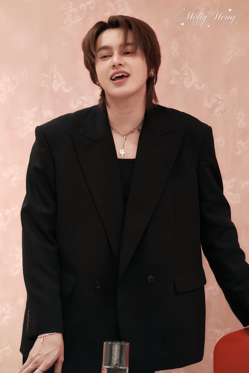 Molly__meng's tweet photo. 抢先听了一小段新歌,超级好听,期待!
@smart_csnp
@smarttyofficial
@girartist
@GrandIvoryRec
#smartcsnp #CSNP #smartchisanupong #syra #theodoregelatoxsmartcsnp https://t.co/IGUK5egooI