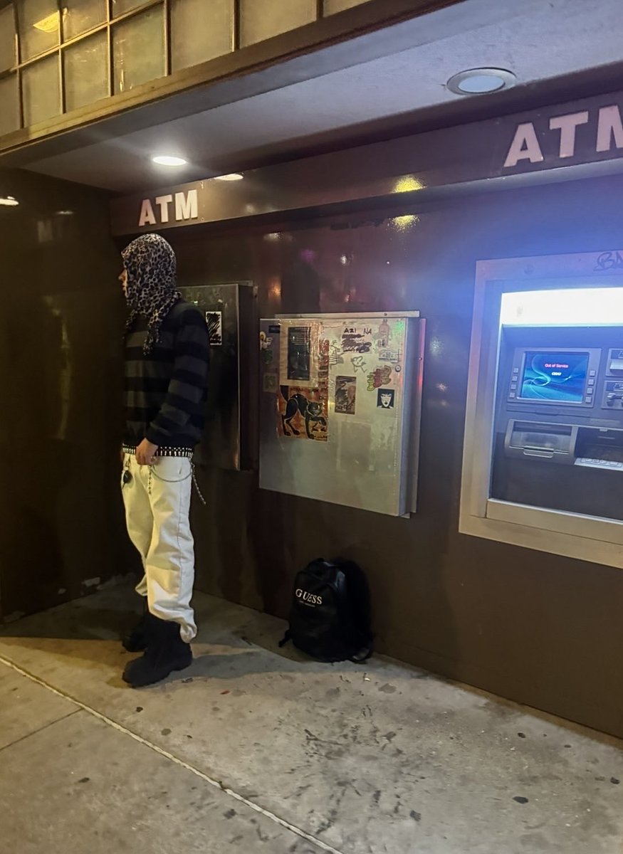 R4iD3RRR's tweet photo. #atm atm atm https://t.co/v1iBQmAcDY