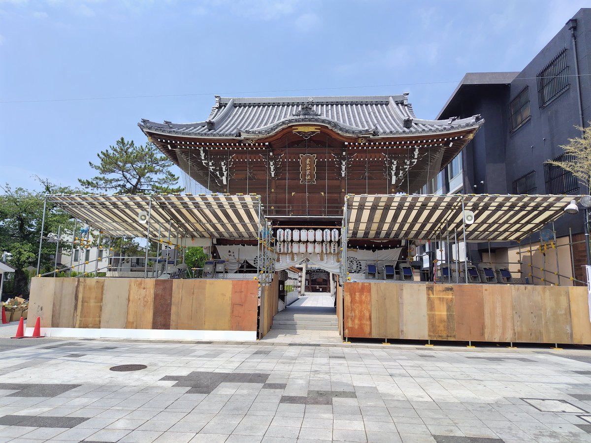 jinjyamae's tweet photo. #桑名市 #桑名石取祭 の片付けが神社や各町内で行われています！

蝋で汚れ、細い轍が幾重にもついた道、蝉の声…石取祭の喧騒からガラリと印象が変わりました。

#石取祭 https://t.co/aoPnGDgLF6