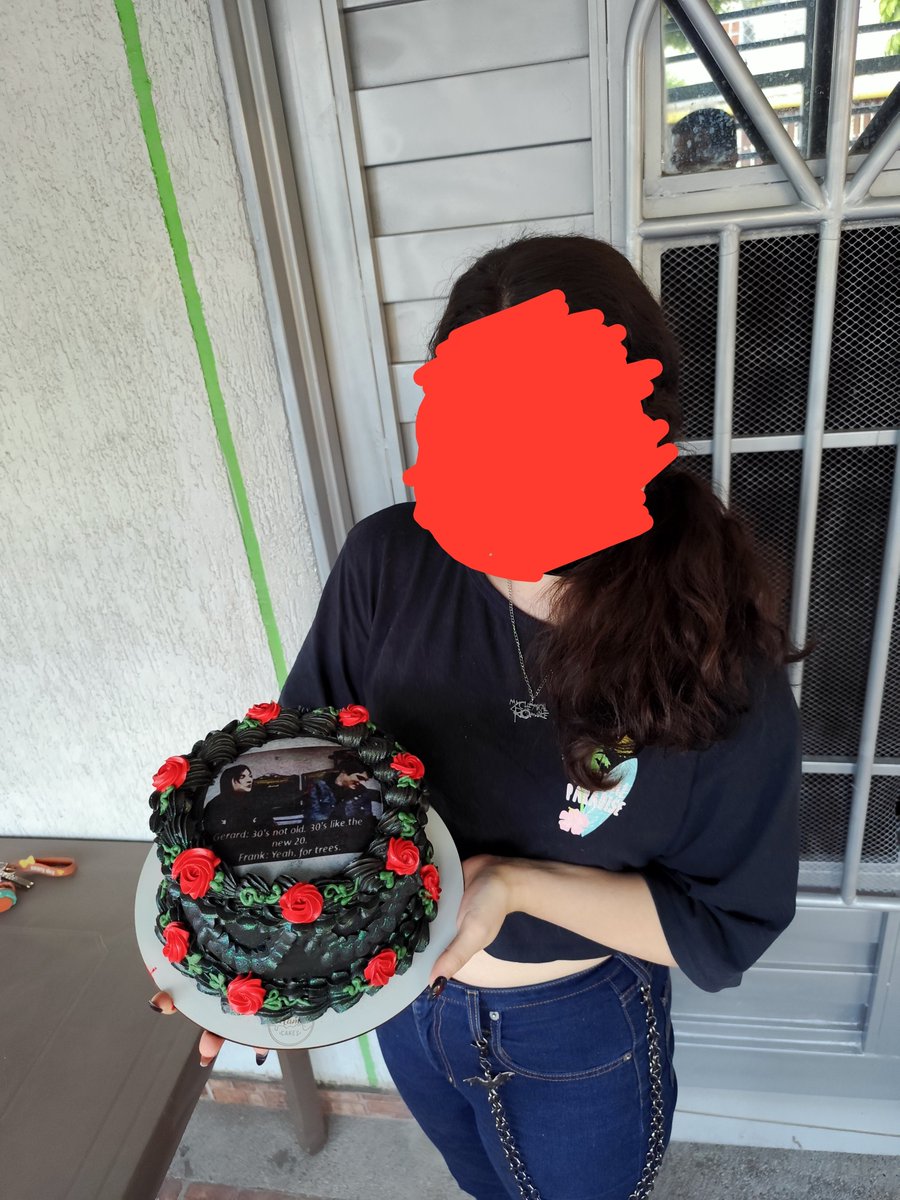 yllowrin's tweet photo. my bday was 2 days ago but i just for my cake today and i wanted to share it 🙂‍↕️ https://t.co/maJtczWFFV