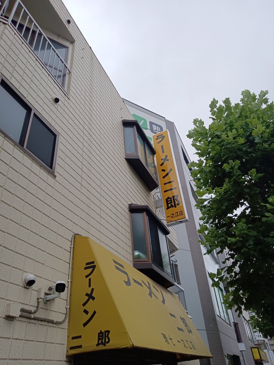 usamaru123623's tweet photo. ラーメン二郎　環七一之江店

本日ファスロゲット

小ラーメン豚ダブル
コールはニンニクヤサイアブラ

豚ダブル時の豚が特に神豚で大満足

味が優しくて朝食べるにはもってこいです
スープも麺も美味しくて並び時も回転が早いのであっという間です

ご馳走様でし��！ https://t.co/dHYmw16HiA
