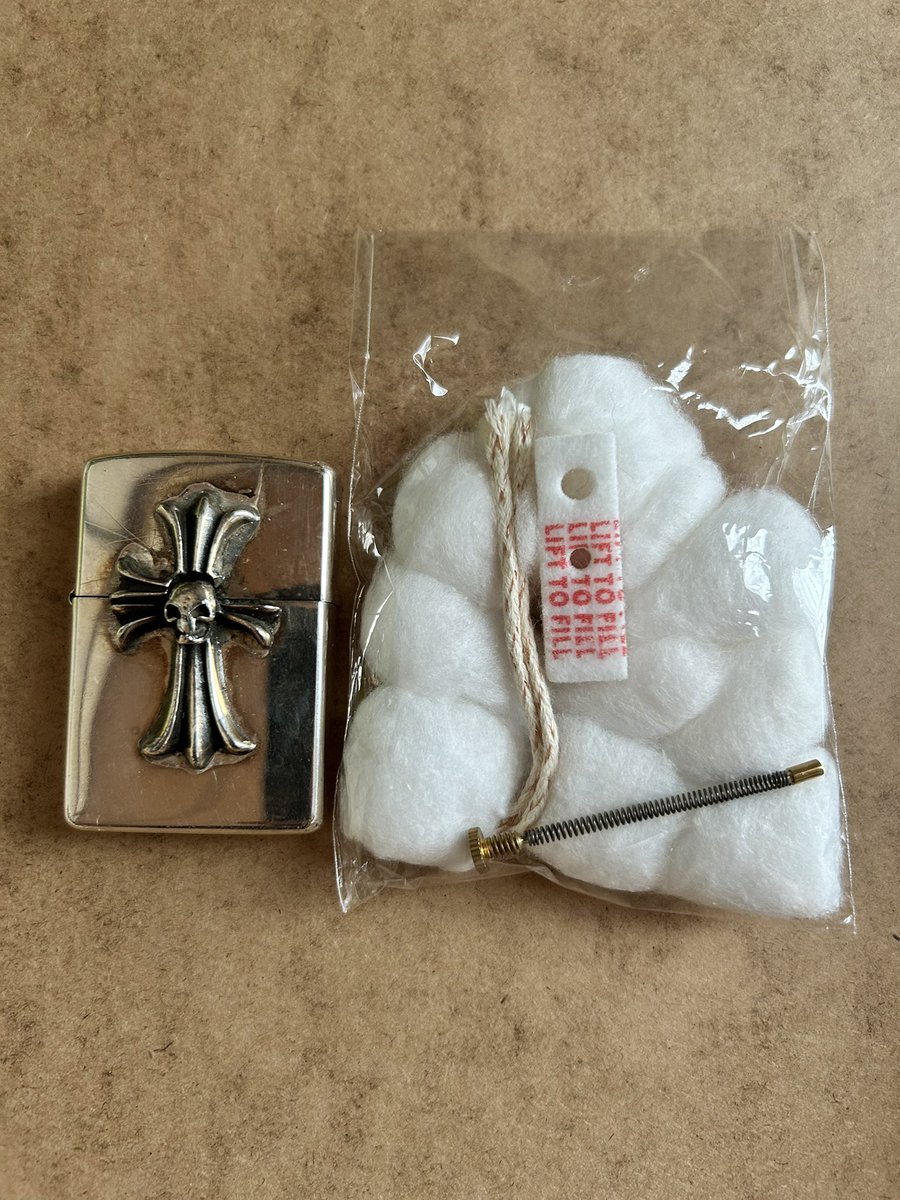 tairabontaro's tweet photo. ZIPPOのオイルの
減りが早くなってたので
綿とかのセットを交換、ついでに
燃料揮発防止インサイドユニットも
取り付けた。良い感じ
#いけおじ
#自分磨き
#ZIPPO https://t.co/pHyXjsnqjy