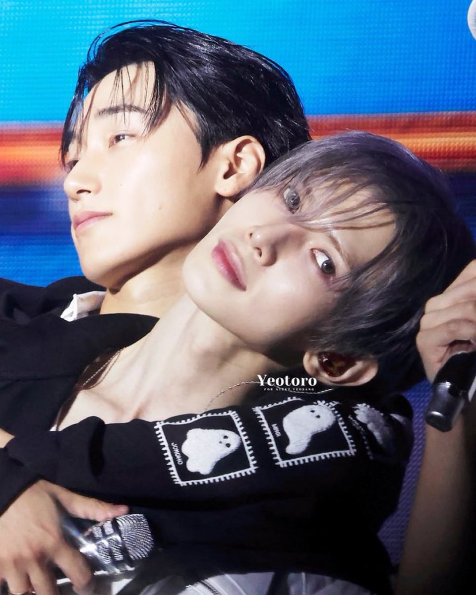 mafuyeo's tweet photo. the look ys gives the camera when sn is attached to him needs to be studied https://t.co/kfGzRiQmaw