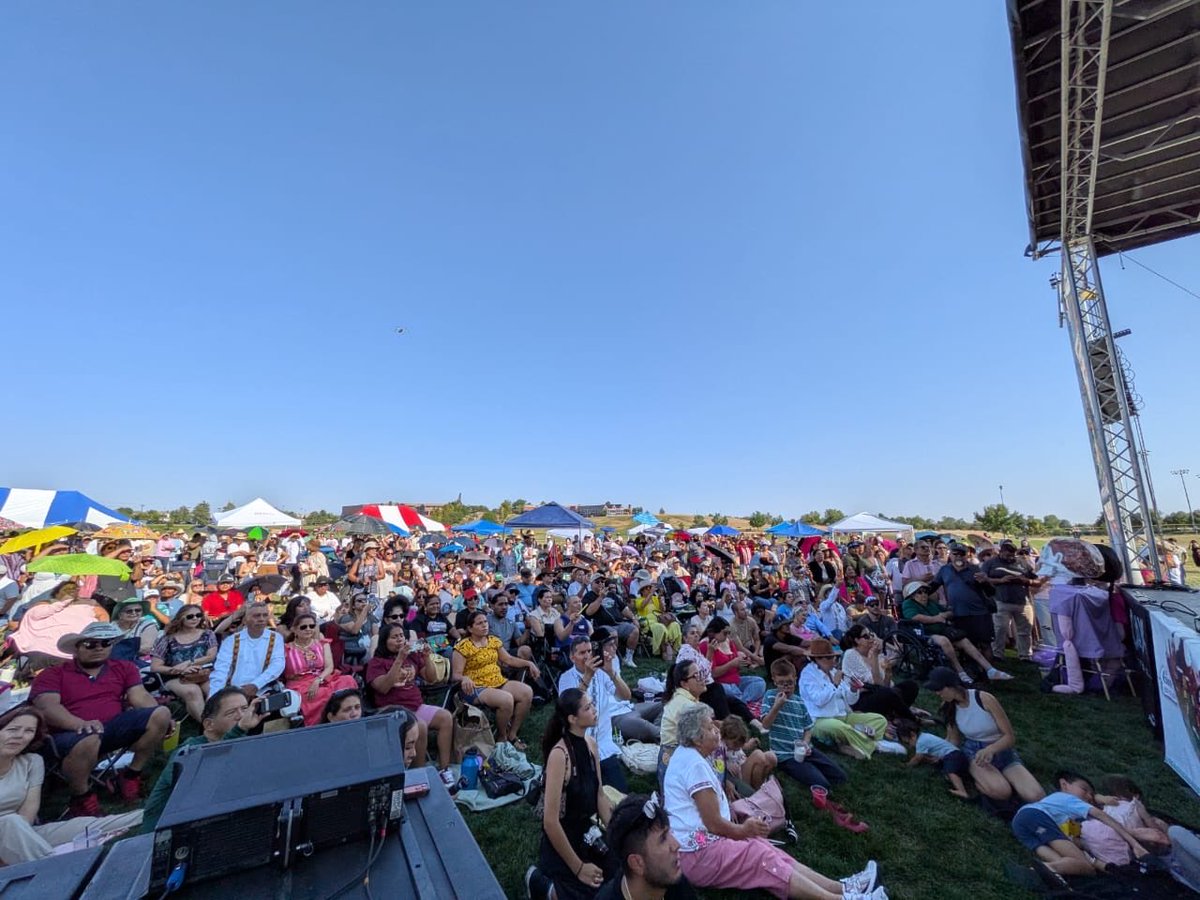 ConsulMexDen's tweet photo. Celebramos el éxito de la #GuelaguetzaColorado, con + de 3,000 asistentes y + de 80 artistas en escena, 33 músicos y 45 danzantes, fortaleciendo nuestras tradiciones y el orgullo por la riqueza cultural de Oaxaca en Colorado.
🇲🇽 ¡Gracias a quienes lo hicieron posible! @pavel_mc https://t.co/lmmx5ZakWt
