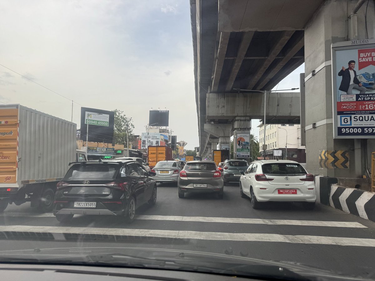 dakshin17's tweet photo. @ChennaiTraffic Sir this is regarding the Signal for pedestrians crossing ahead of Meenambakkam Metro toward  Guindy ; Hon’ble @CMOTamilnadu a subway may be proposed at this location. Due to this signal for pedestrians the traffic is queuing up unnecessarily at all times. Please study? TQ https://t.co/Z0uJ5wFGdy