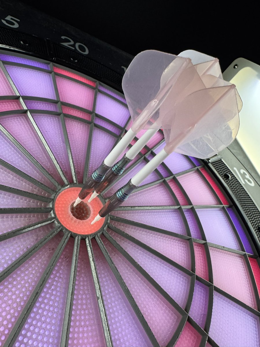 DartsField's tweet photo. .
8/3（月）
19時~24時

本日はワンリーグです🐻

フェニックスを使用しますが
リーグ中もダーツ台３台は空いてるので
是非お立ち寄り下さい🪿

『一言日記』
暑いしか出てこない

#ダーツ
#ダーツライブ
#フェニックス
#駅近
#ダーツ好きと繋がりたい
#仙川
#京王線 https://t.co/pt1QMlpeKs