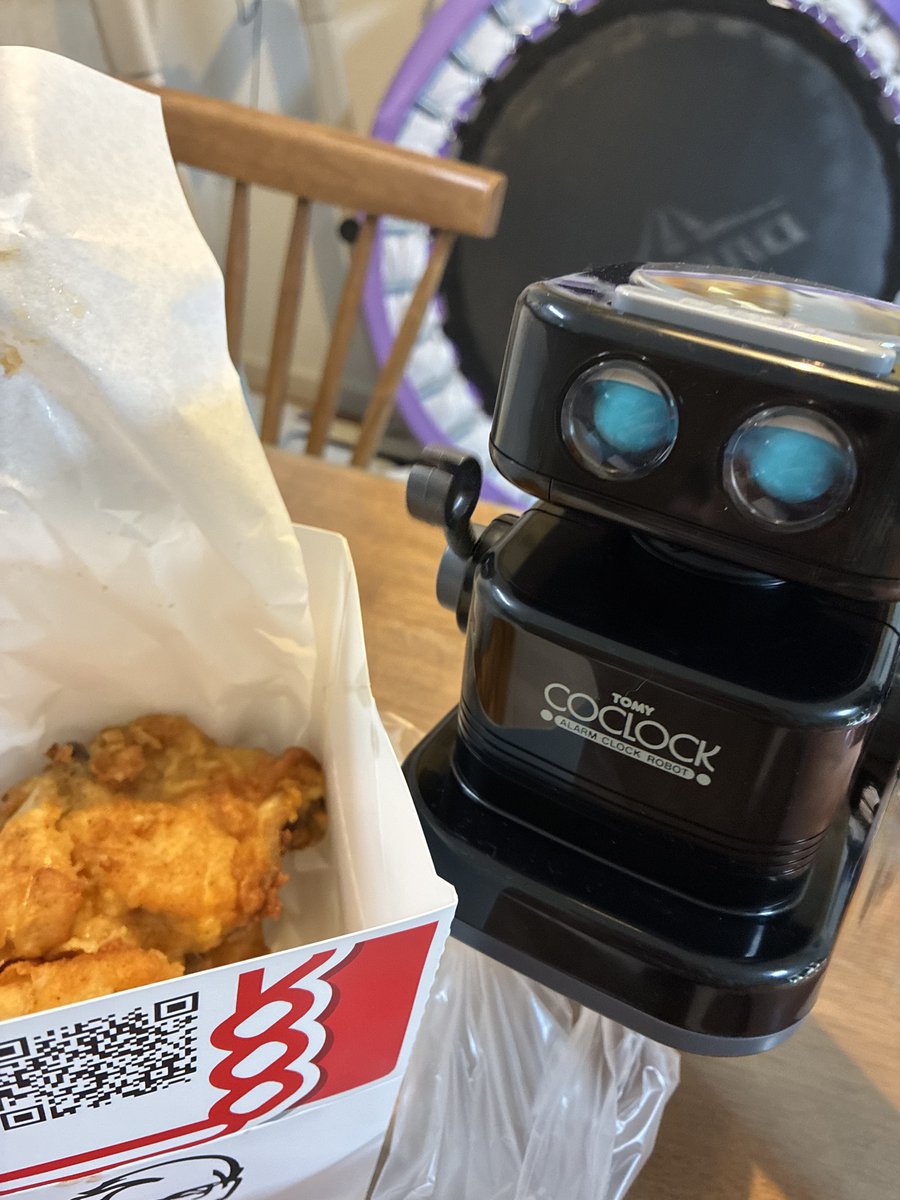 usagi_512s's tweet photo. このかおりは…ケンタッキーだ！油がいっぱいだ〜！！🤖 https://t.co/oCILv7CWuO