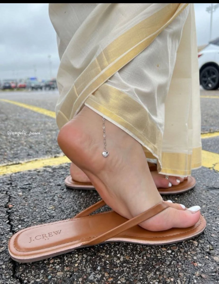 Zara699847's tweet photo. Feet 🦶🦋✨ https://t.co/ok76iQjXXL