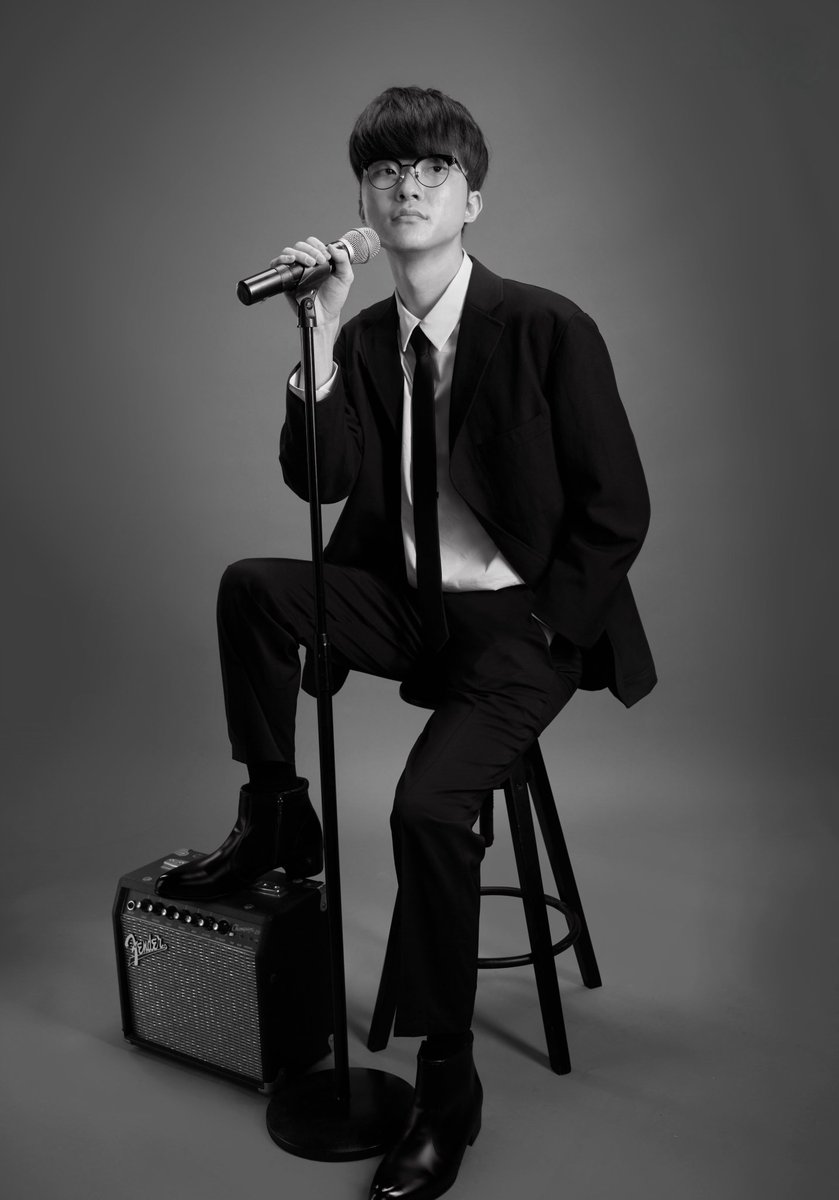 heartdoran's tweet photo. the return of vocalist faker 🎤🤍 https://t.co/8a30SN708Y