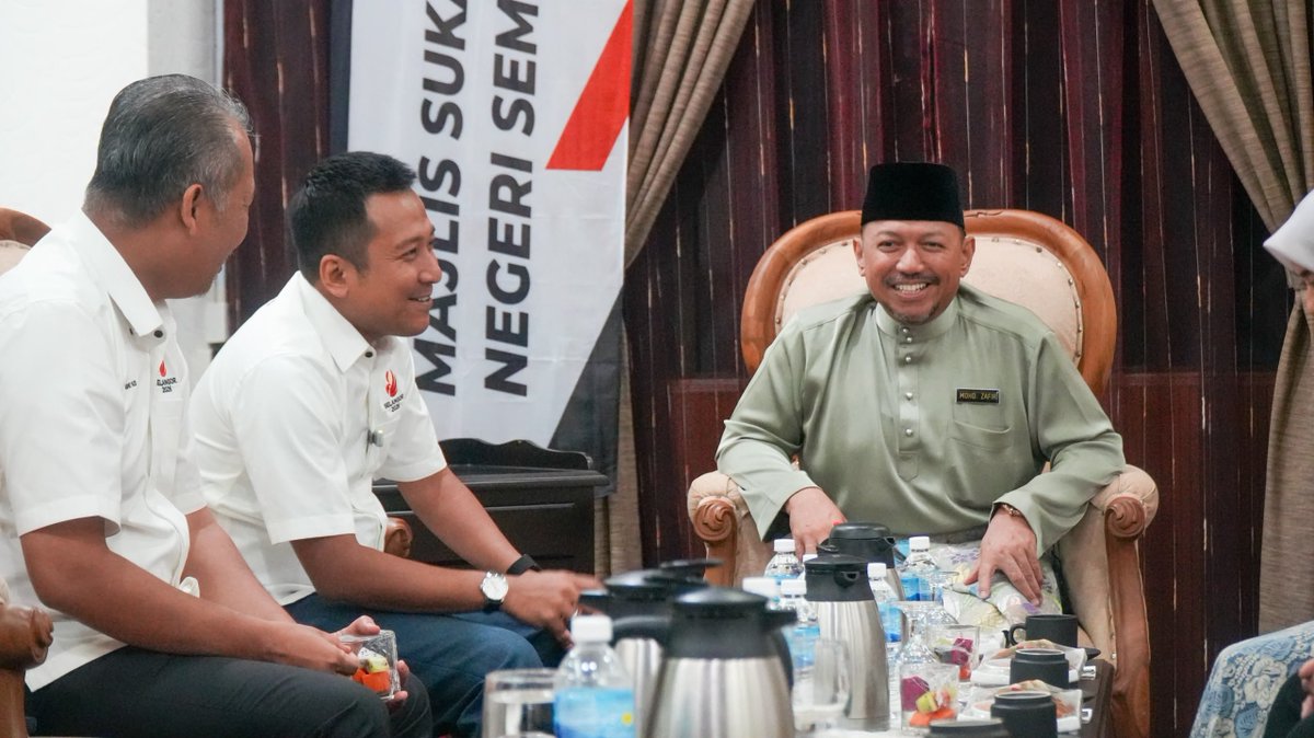 NajwanHalimi's tweet photo. 31 Julai 2026

Mengetuai delegasi Sekretariat Sukan Malaysia (SUKMA) XXII Selangor 2026 ke Negeri Sembilan dan mengadakan kunjungan hormat kepada Setiausaha Kerajaan Negeri Sembilan, YB Dato' Mohd Zafir Ibrahim di Wisma Negeri di Seremban.

Kunjungan ini merupakan salah satu tradisi bersempena penganjuran SUKMA di mana wakil kerajaan dari negeri tuan rumah akan berkunjung dan mengemukakan jemputan kepada wakil kerajaan negeri-negeri yang bakal menyertai temasya sukan ini.

Dalam pertemuan ini, saya telah menyampaikan jemputan rasmi bagi menyertai SUKMA XXII Selangor 2026 seterusnya menyerahkan surat tanda terima kasih dan pengesahan penyertaan kepada Kerajaan Negeri Sembilan.

Pertemuan turut disertai oleh Pengarah Majlis Sukan Negeri Negeri Sembilan, Puan Marhizah Abdul Razak.