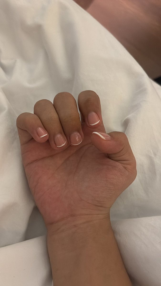 farahkrtka's tweet photo. new 💅  in early august https://t.co/A2L0hMsehp