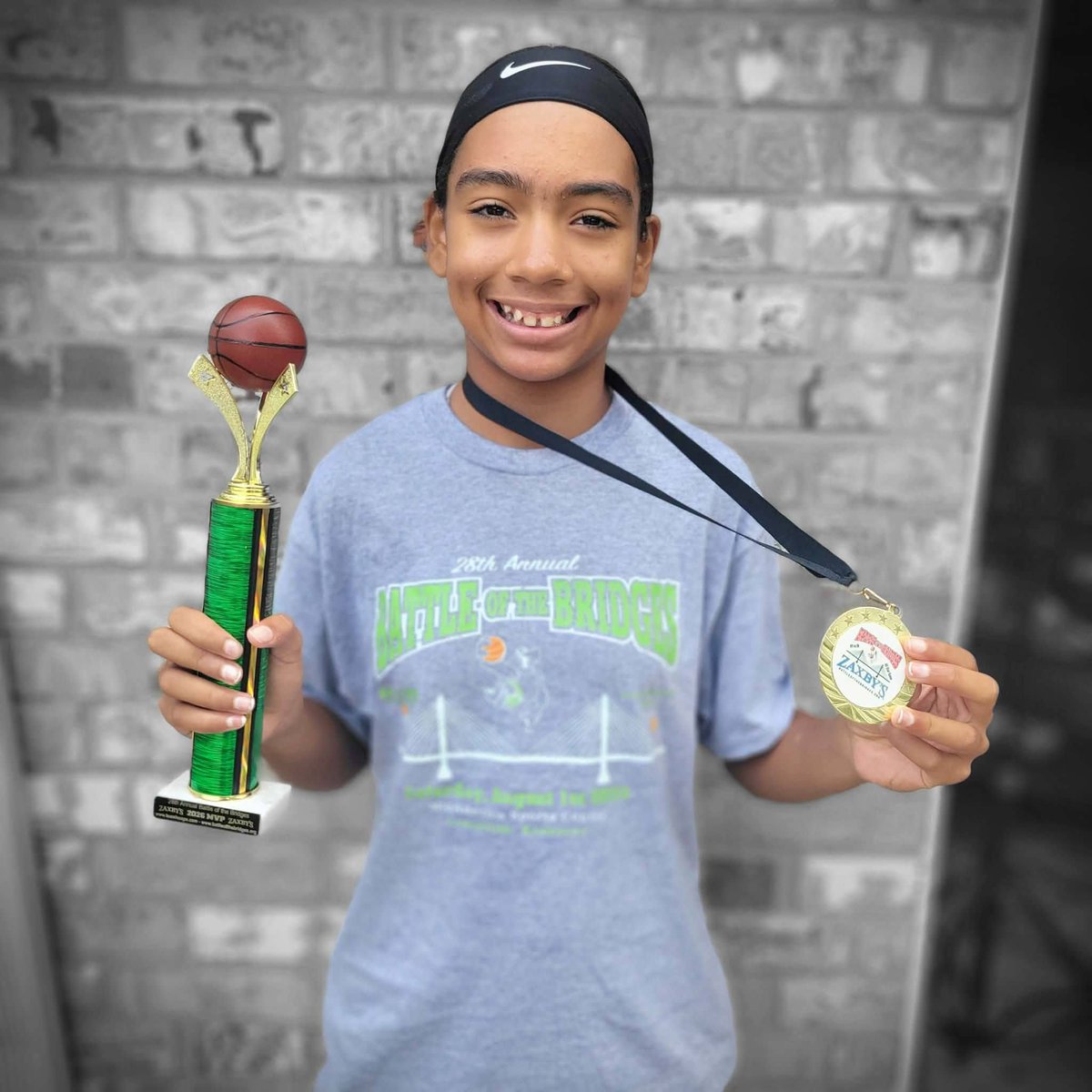knoelledreams's tweet photo. Rising 7th Grade Kentucky came away with the win at the Battle of the Bridges! ππ The cherry on top? I was named Game MVP! So thankful for my teammates, coaches, and everyone who supports me. Let's keep working! @teamhoopsdotcom #GameMVP #BattleOfTheBridges #Grateful https://t.co/FqSvbABBNY