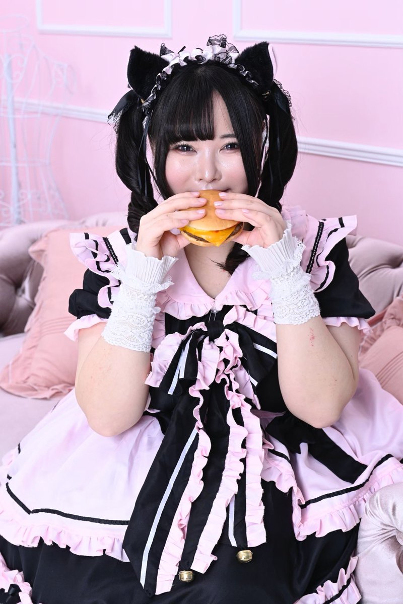shion0_25mg's tweet photo. ぽっちゃりが何か悪いことをしましたか？
わたくし達はただ美味しいご飯をもりもり食べているだけで、痩せている子に嫉妬もしなければ、体型批判にも怒らないわよ。
わたくし達の器と腹のデカさを見習ってほしいくらいだわ。 https://t.co/2MhMGkPsEn