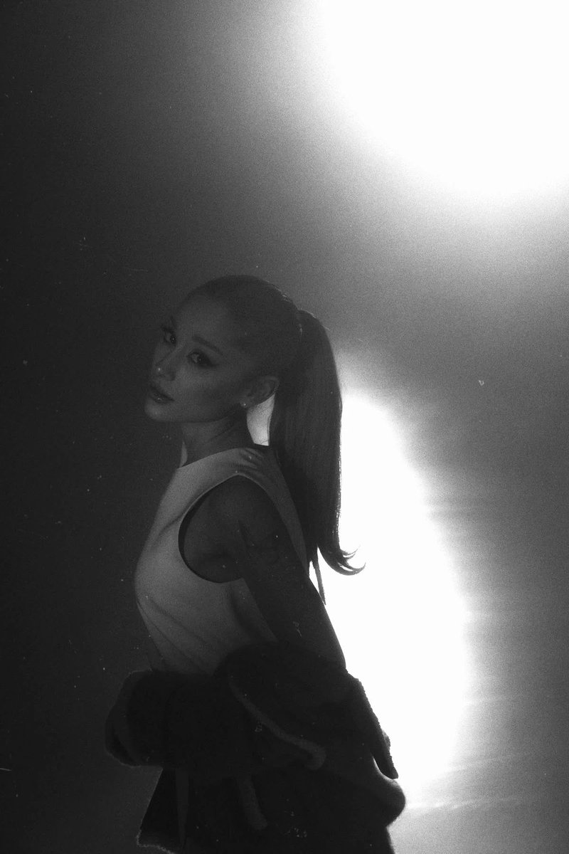 ArianaG8043's tweet photo. Ariana you have our support
 #weloveyouariana https://t.co/1kmqOWS4Sr