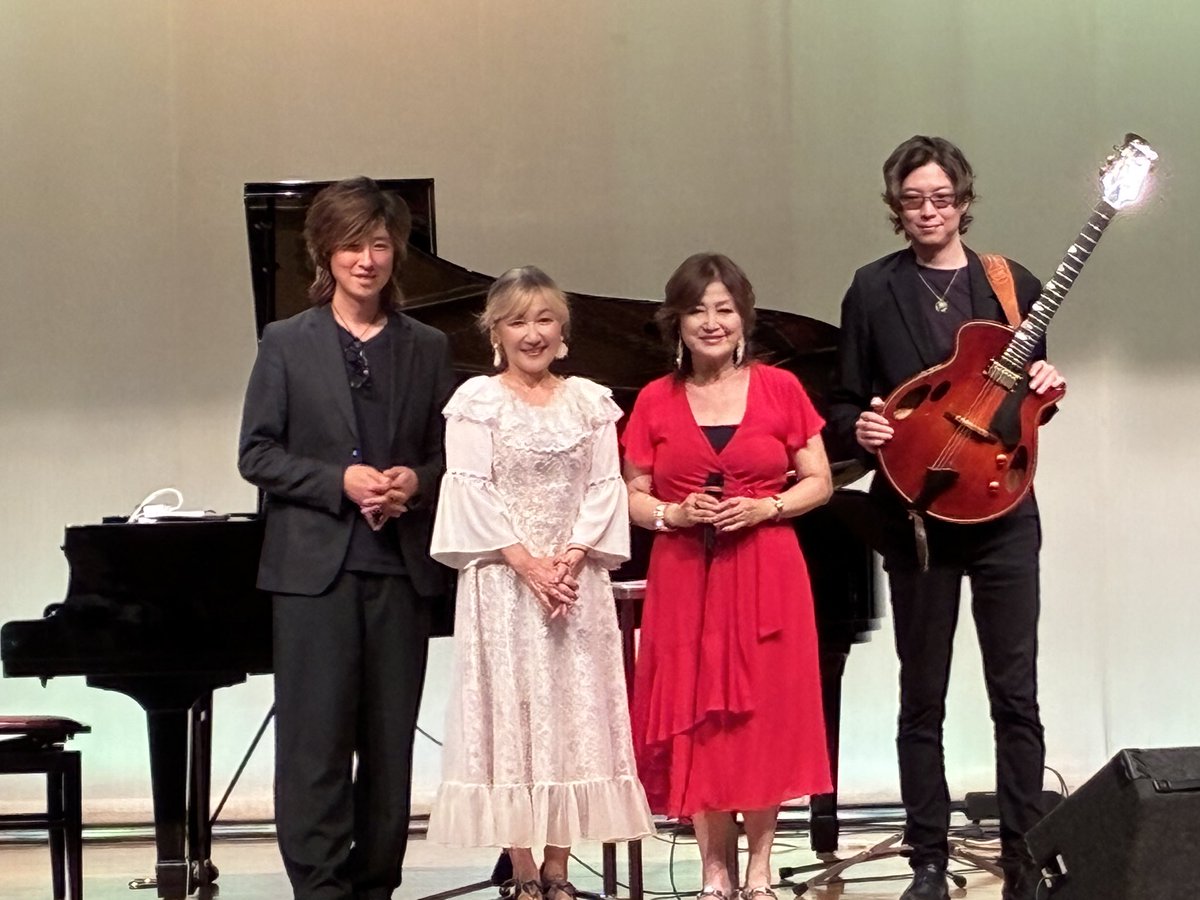 yusei_yada's tweet photo. おはようございます
もう葉月なのですね😅
かと言って、焦りもせず最初の月曜日もベンティで油売りです🖋️
先月は平賀マリカ先生のLIVEでジャズをそして¥1500ドリンク付の「魔笛」でオペラを勉強させて頂きました✨何度も観ている魔笛ですが、凄くお得な気分でした😊
今週も葉月も爽やかにルンルン♫♫ https://t.co/GmmEtK6ndL