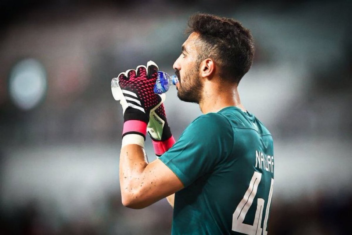 18s7_'s tweet photo. اكثر لاعب محلي حبيناه ودافعنا عنه ووقفنا معه في كل الظروف .. النتيجة ؟ خذلان وقت حاجتنا له الموسم الماضي !

والنهاية رافض التجديد ويبي يطلع ؟؟؟

الله يوفقه والباب يوسع ... https://t.co/DPzUYKQZax