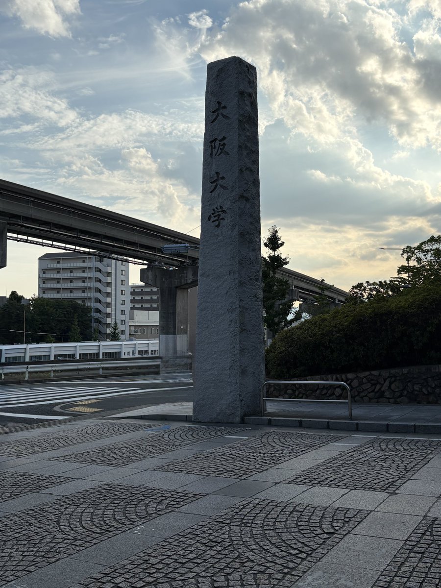 stern41366's tweet photo. 土日は阪大de試験🧐
なんちゃって阪大生を味わってきました(笑)
退職して約1年､社会から取り残されないようにはじめた勉強｡順調には進まずでしたが､同じ目標を持って進む仲間と出会うことができました!
ありがたやー😆
今年の第1関門はクリアならずでしたが､来年に向けて頑張ろうと思います👊 https://t.co/1HEWRme8WY