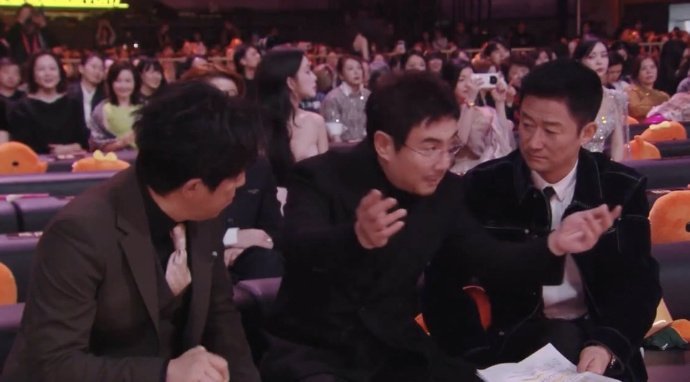 Tbbfpr's tweet photo. 谁懂啊！沉浸式追完这季综艺直接把我锁死在沙发上连炫三天！笑点泪点齐飞，嘉宾互动直接戳中我心巴，综艺打卡成功√ https://t.co/BSWZvV48Av