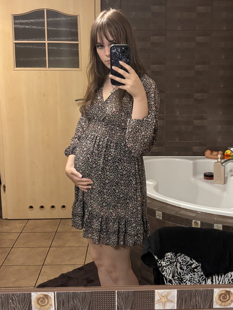 SkopMoth's tweet photo. Three months pregnant #keepbreedingthattransgirl 🔥🔥🔥 https://t.co/KgdemJuYxD