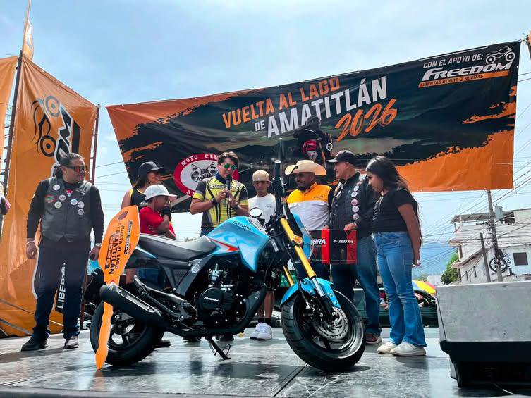 alexandro_x86's tweet photo. 🏍️ Así se vivió la Vuelta al Lago de Amatitlán 2026 🇬🇹
Pasión, hermandad y la gran rifa de la Freedom Switch 150.
Sobre todo: rodamos con conciencia, cuidando nuestro lago entre todos.
Gracias a Moto Club Amatitlán y a cada biker que se sumó 📸🎬🎤🎵🎶🎶🏍️
#Freedom #Amatitlan https://t.co/Y5h6lssiTs