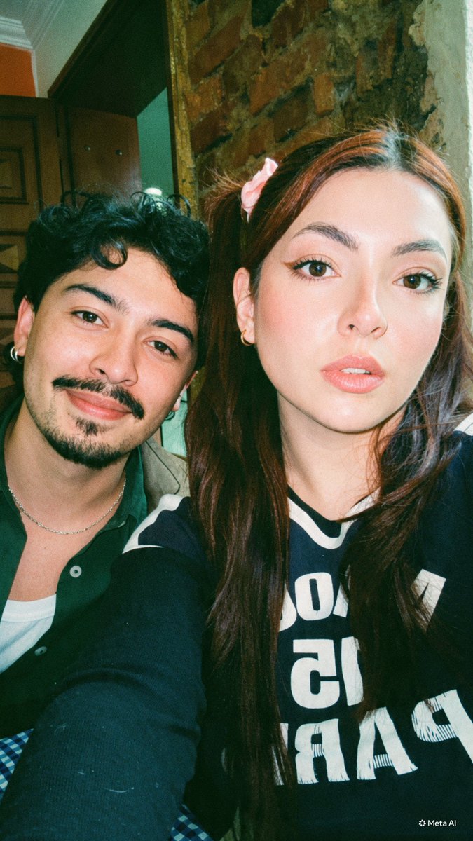 LaRolaDelCaribe's tweet photo. Ocho años desde que empezamos a salir, a darnos besitos y otras cositas ;) te amo  @sin_resolver https://t.co/XSDkPEvDRa