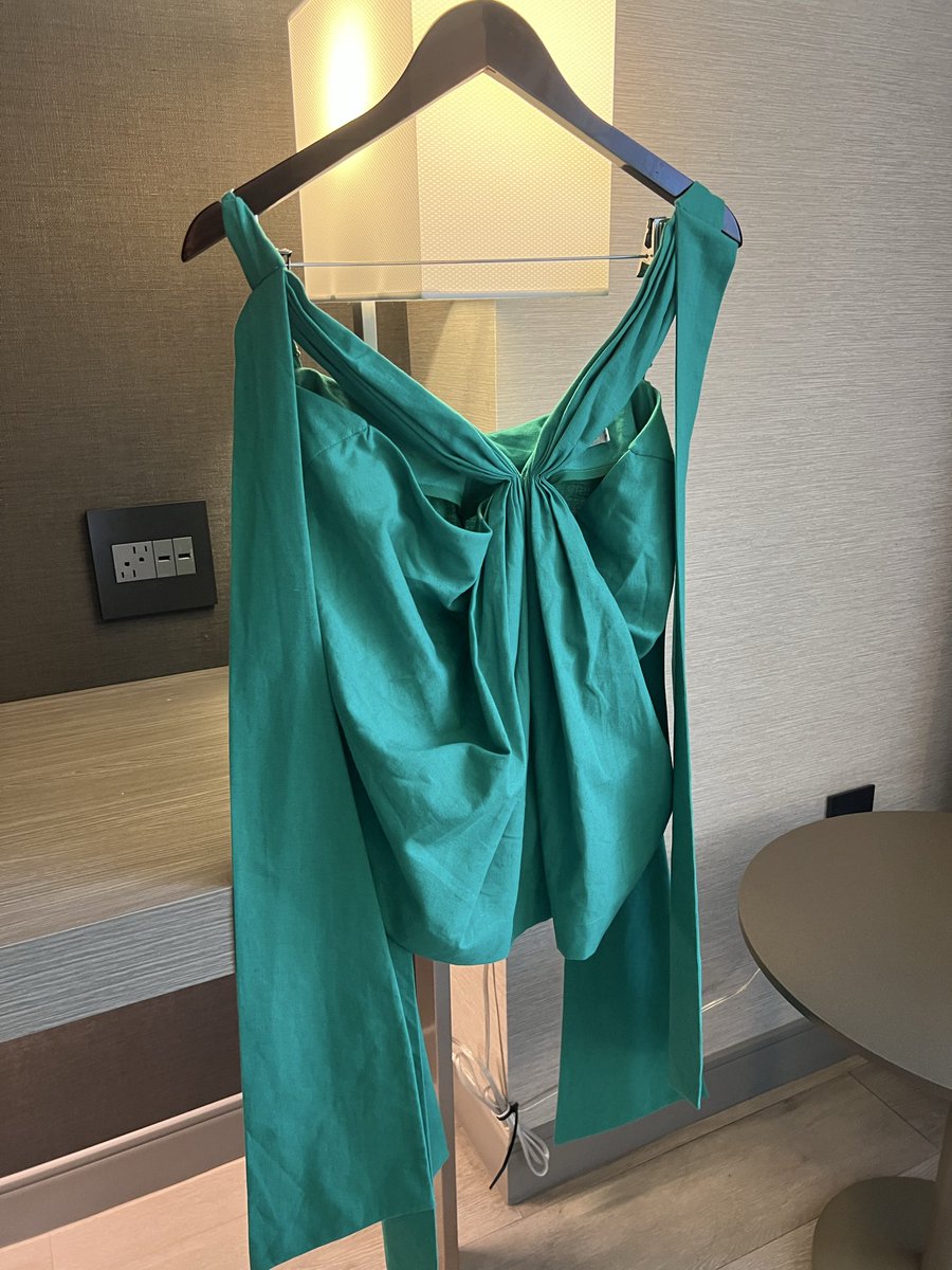 ISABELCAVIEDES's tweet photo. Riveros Blouse 🤍 https://t.co/YCasNXDpK2