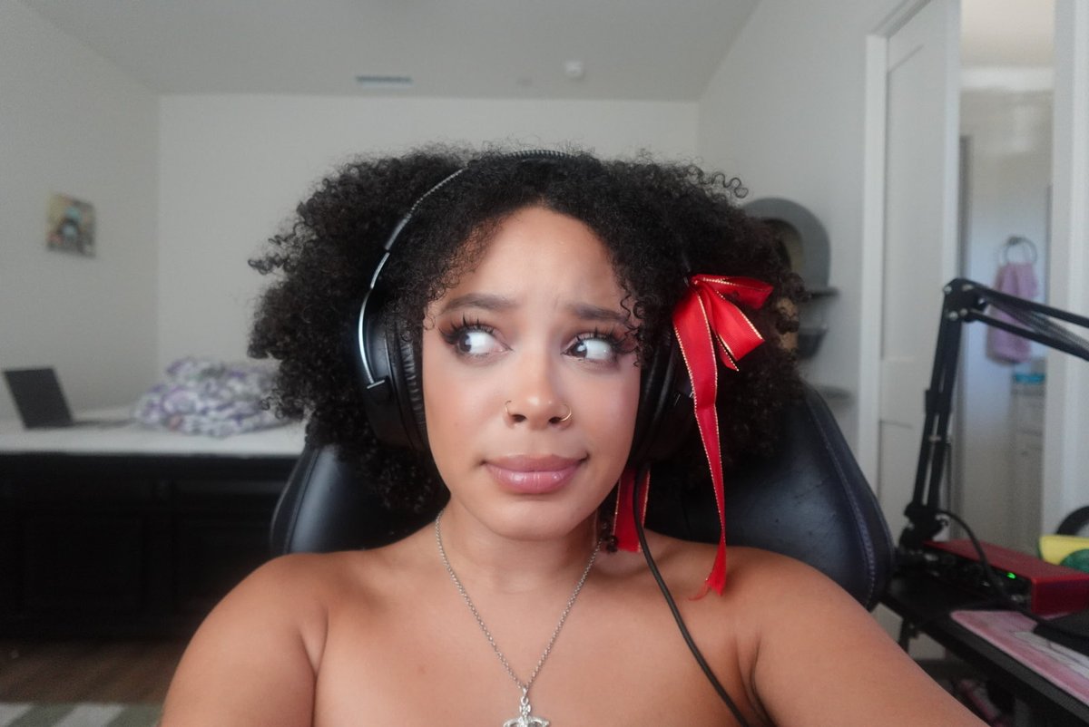 matahyea's tweet photo. What photo you using for YouTube thumbnail??? #thumbnail #youtuber #blackwomen https://t.co/WP5cBCqoaR